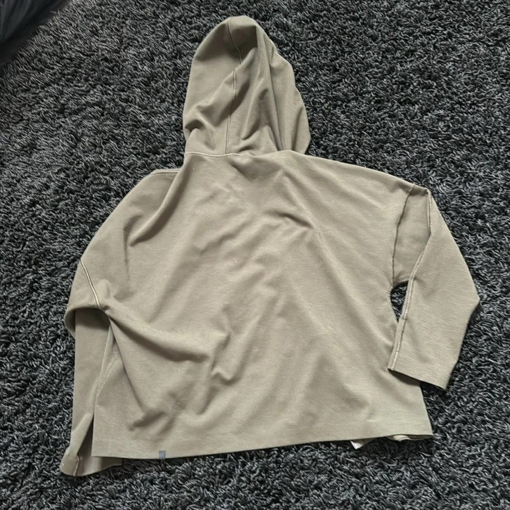 🍍LULULEMON FULL ZIP 🍍SZ 4🍍PIT TO PIT 20”🍍LENGTH 19”🍍AK